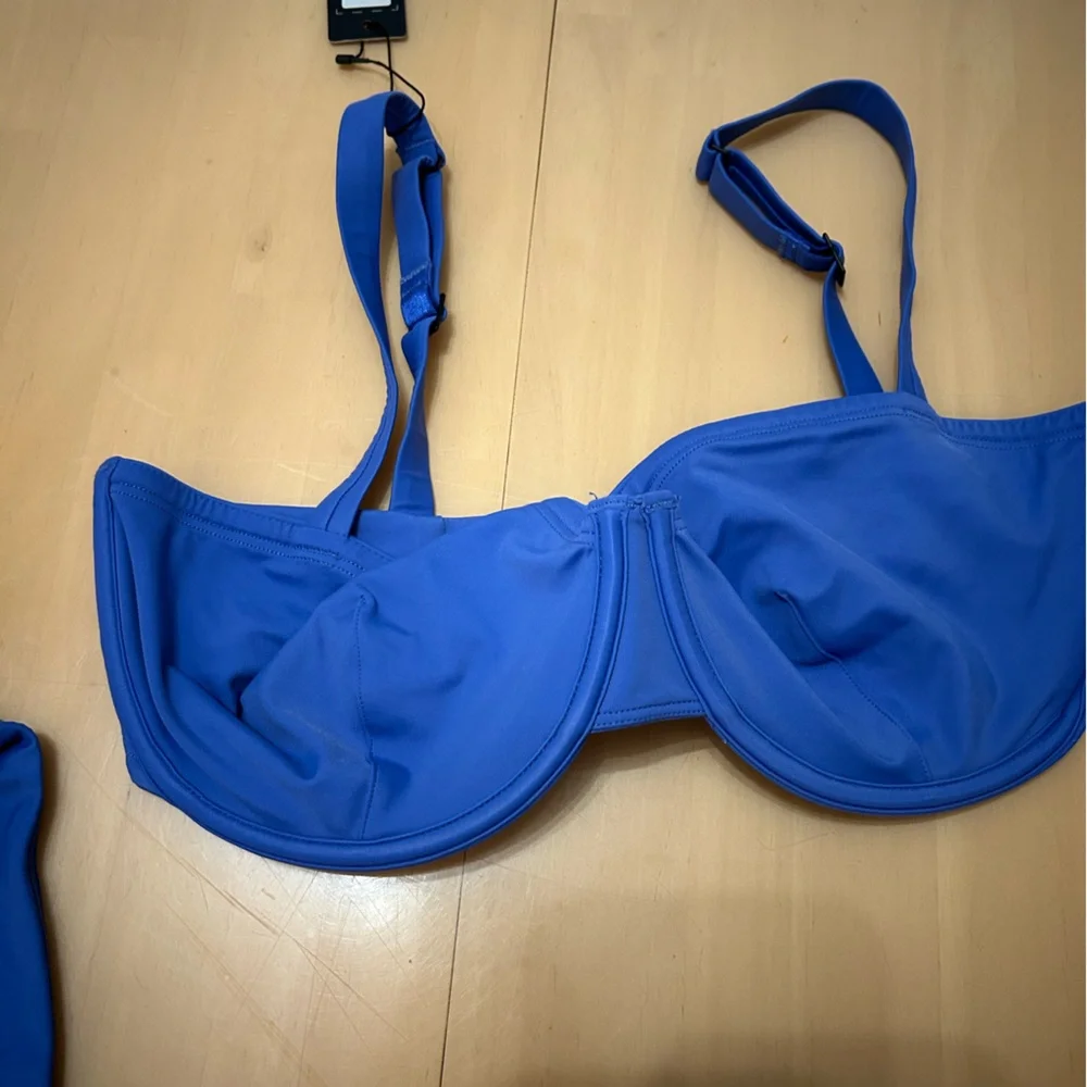 Cuup blue bathing suit 2 tops and one bottom - Picture 5 of 7